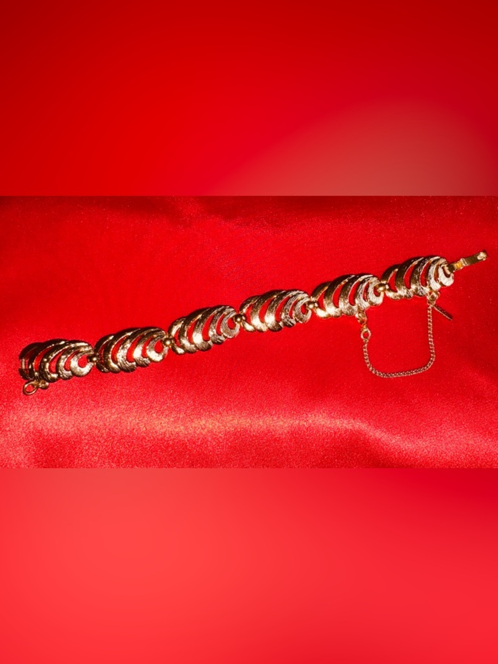 Vtg Monet: Gold-Tone Women's Linked Bracelet